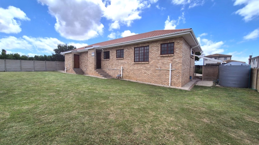 3 Bedroom Property for Sale in Wavecrest Eastern Cape